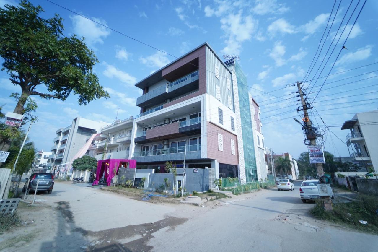 Vaabi Saabi Hotel Gurgaon Extérieur photo