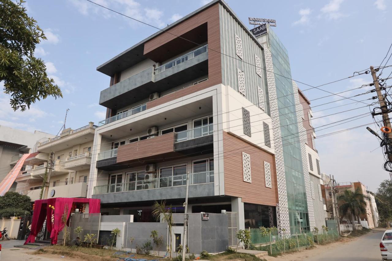 Vaabi Saabi Hotel Gurgaon Extérieur photo